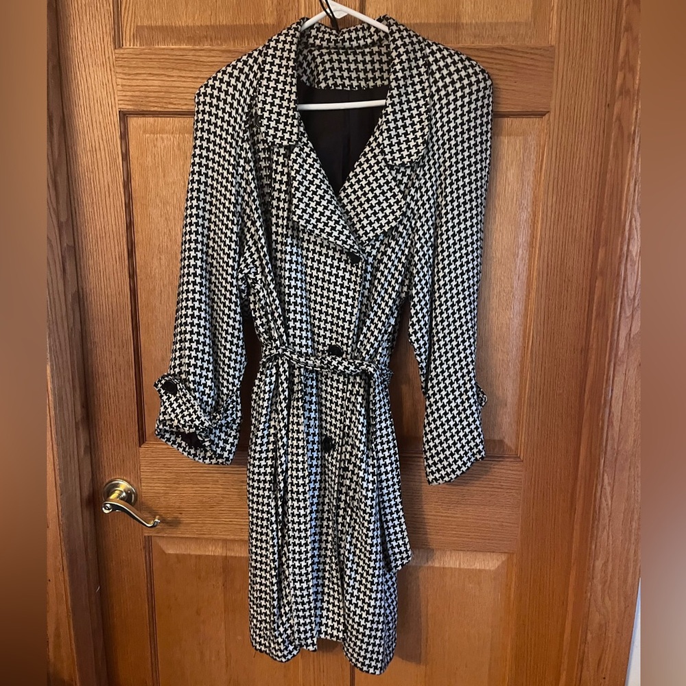 Women's Houndstooth Trench Coat - Black & White